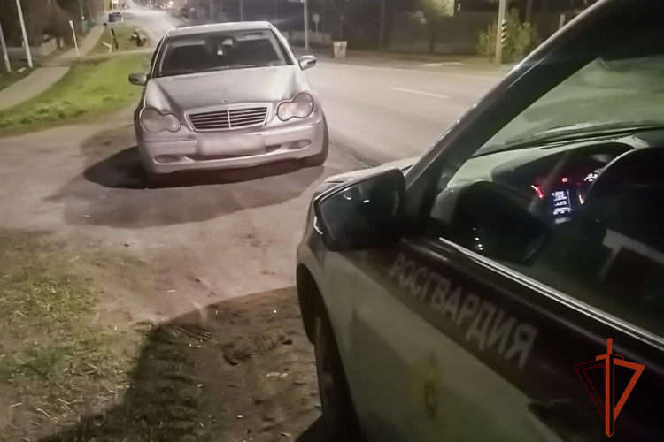Беловские росгвардейцы пресекли движение автомобиля под управлением нетрезвого водителя