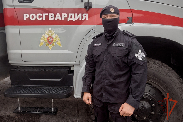 В Кузбассе наградят сотрудника ОМОН Росгвардии, спасшего человека из горящей квартиры