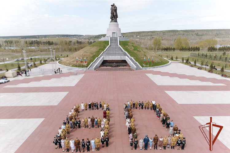 Росгвардия поддержала масштабный флешмоб к 80-летию Победы в Кемерове 