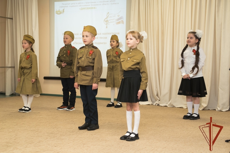 Росгвардейцы поддержали финал конкурса военно-патриотической песни в Кузбассе среди воспитанников реабилитационных центров
