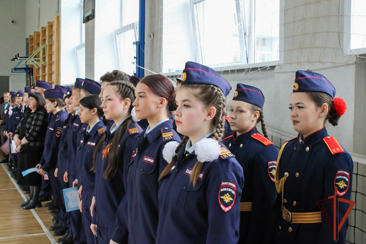 Росгвардейцы отметили лучших кадетов в Юрге