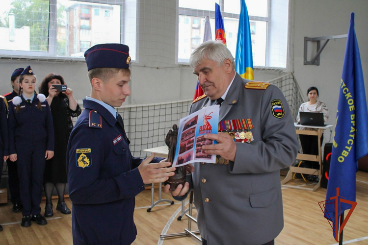 Росгвардейцы отметили лучших кадетов в Юрге