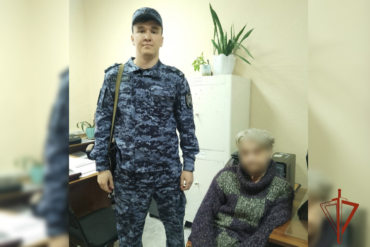В Кузбассе росгвардейцы вернули домой заблудившуюся горожанку с проблемами здоровья