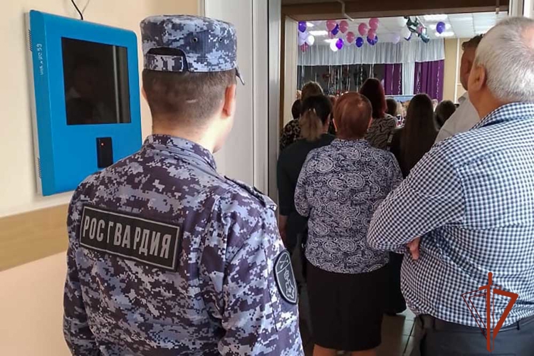 Росгвардейцы обеспечили правопорядок на выпускных мероприятиях и спортивных состязаниях в Кузбассе