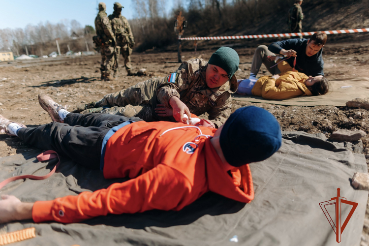 Военно-спортивный квест провели военнослужащие спецназа Росгвардии для кузбассовцев