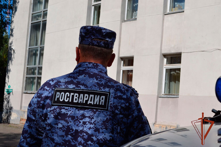 Росгвардейцы защитили горожанку от ревнивца с молотком