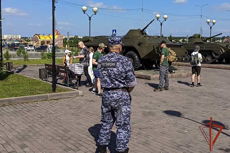 Безопасность праздничных мероприятий обеспечила Росгвардия в Кузбассе