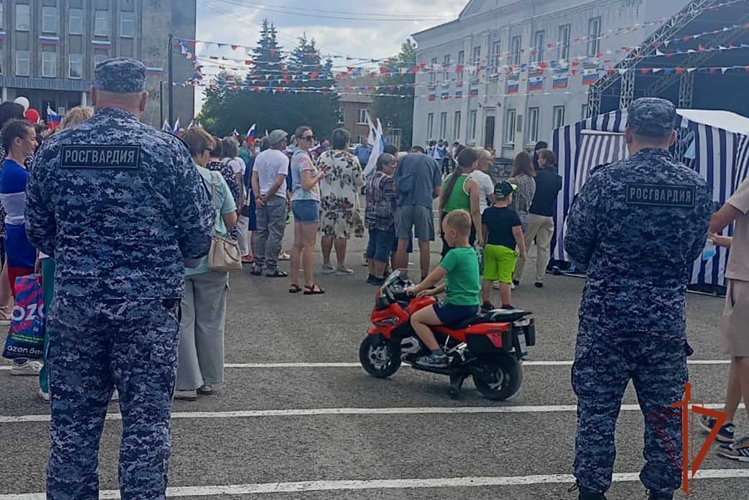 Безопасность праздничных мероприятий обеспечила Росгвардия в Кузбассе