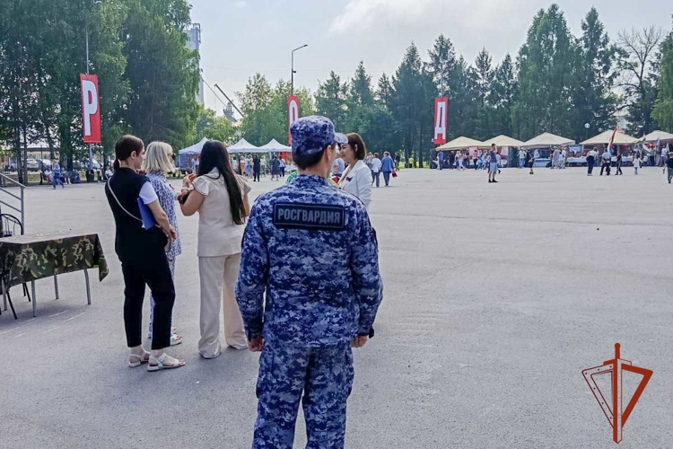 Безопасность праздничных мероприятий обеспечила Росгвардия в Кузбассе