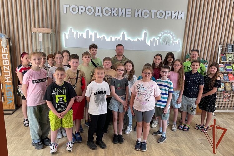 Участник боевых действий из Росгвардии провёл патриотических урок для школьников в Кемерове