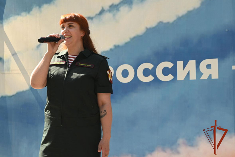 Росгвардейцы приняли участие в праздновании Дня Государственного флага в музее-заповеднике «Томская Писаница» 