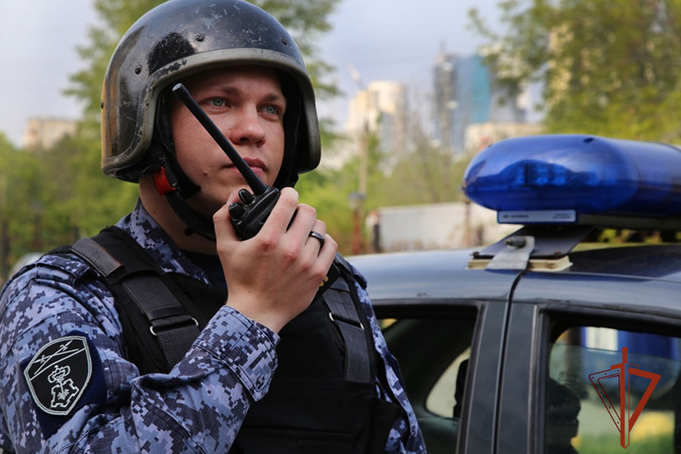 Росгвардейцы предотвратили семейный конфликт в баре