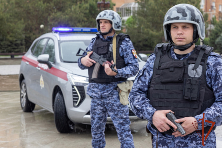Кемеровские росгвардейцы задержали участников конфликта, избивших горожанина в магазине