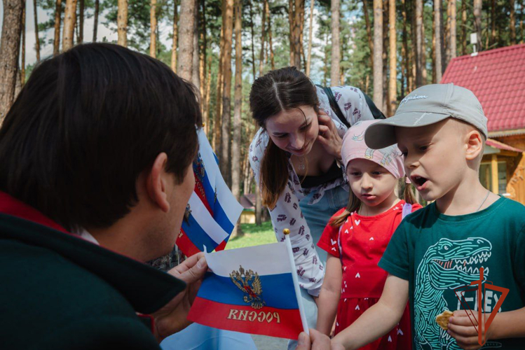 Росгвардейцы приняли участие в праздновании Дня Государственного флага в музее-заповеднике «Томская Писаница» 