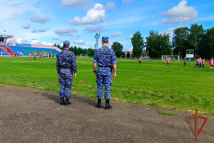Росгвардия обеспечила порядок на праздничных мероприятиях в Кузбассе