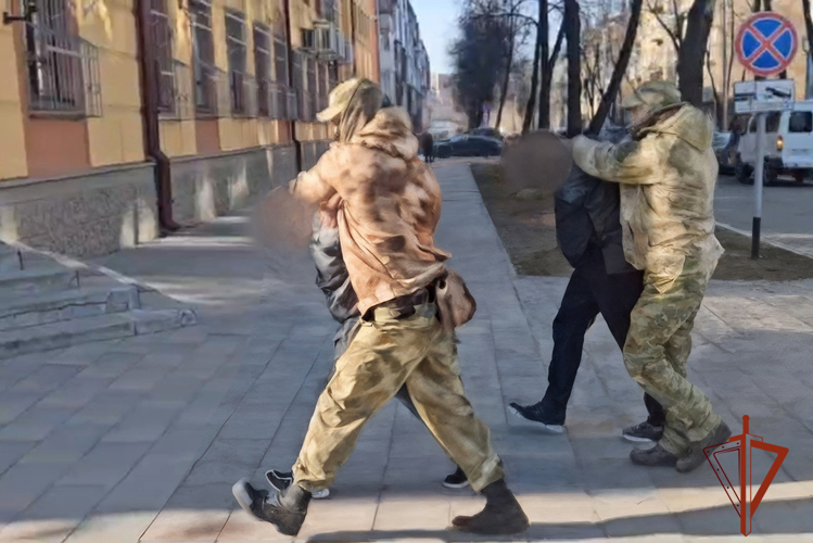Сотрудники ОМОН Росгвардии оказали содействие ФСБ в пресечении деятельности нарколаборатории в Кузбассе  