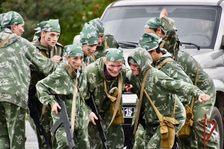 В Кузбассе ОМОН «Оберег» Росгвардии провёл военно-спортивные мероприятия с подростками в трудной жизненной ситуации