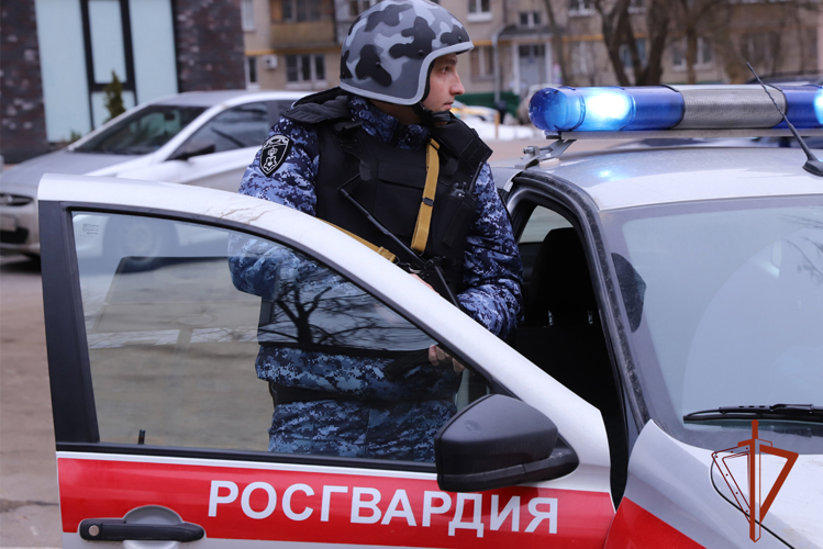 Росгвардейцы задержали причастного к повреждению городского банка