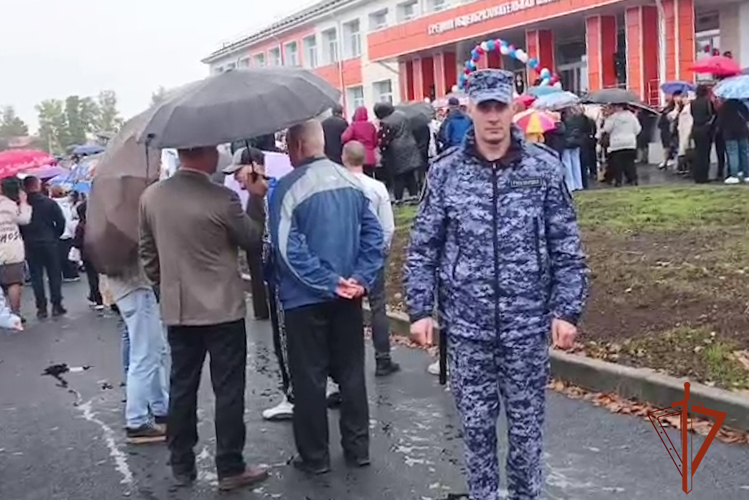 Росгвардия обеспечила охрану правопорядка в образовательных учреждениях Кузбасса в День знаний