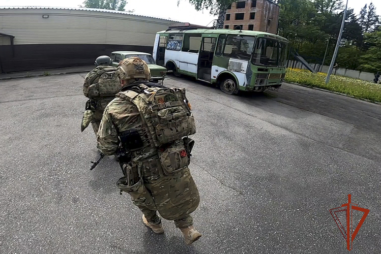 В Кузбассе сотрудники ОМОН «Рубеж» Росгвардии отработали боевое слаживание