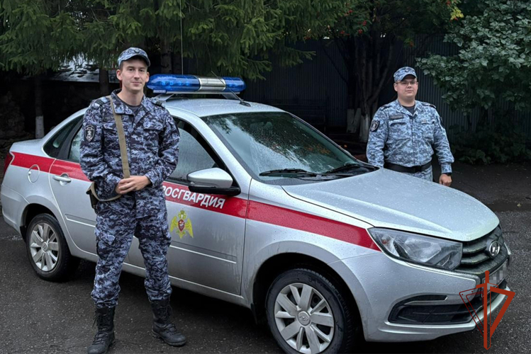 Кемеровские росгвардейцы помогли молодому человеку, пережившему внезапный приступ 