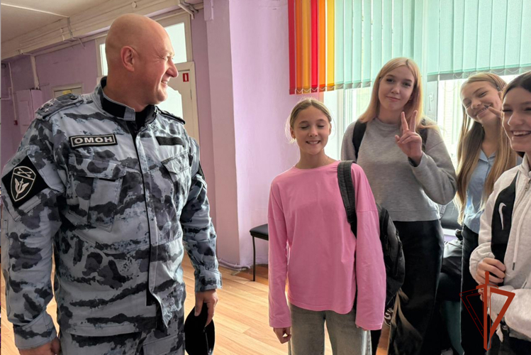 Новокузнецкие школьники ближе познакомятся со службой в ОМОН
