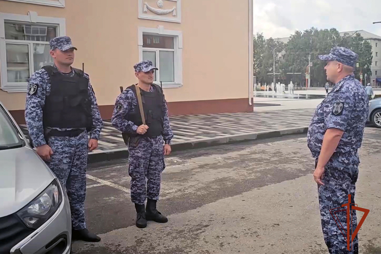 В Кузбассе сотрудники Росгвардии проводят профилактические мероприятия на избирательных объектах