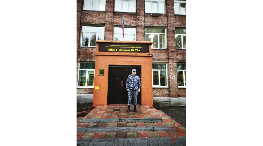 Росгвардия обеспечила охрану правопорядка в образовательных учреждениях Кузбасса в День знаний