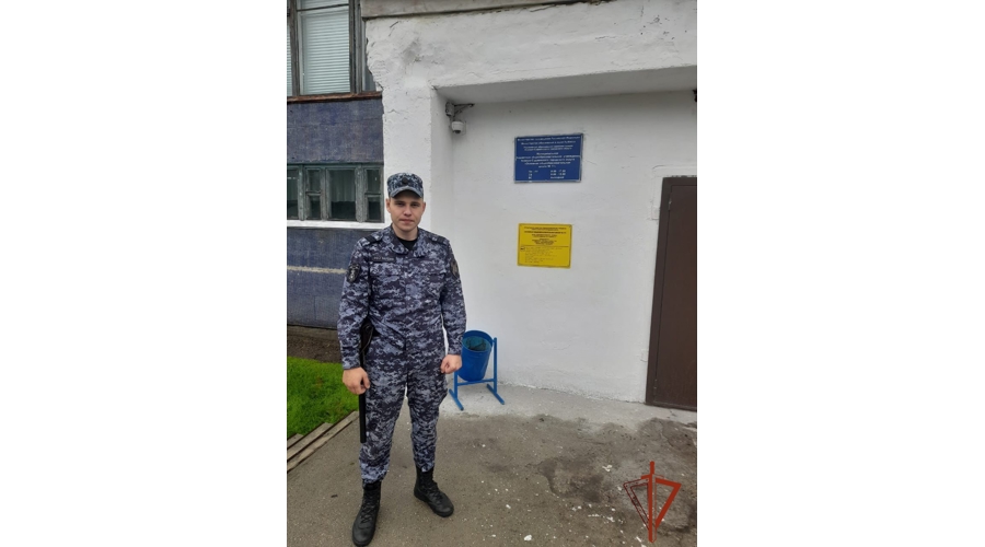 Росгвардия обеспечила охрану правопорядка в образовательных учреждениях Кузбасса в День знаний