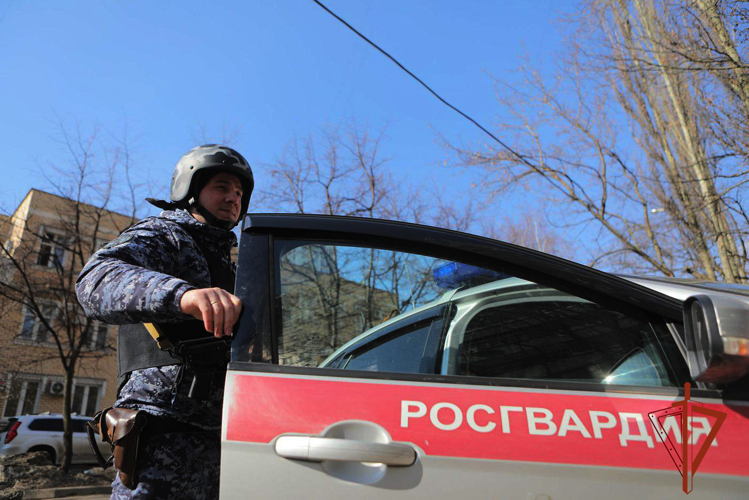 Экипаж Росгвардии пресек противоправные действия в отношении медиков