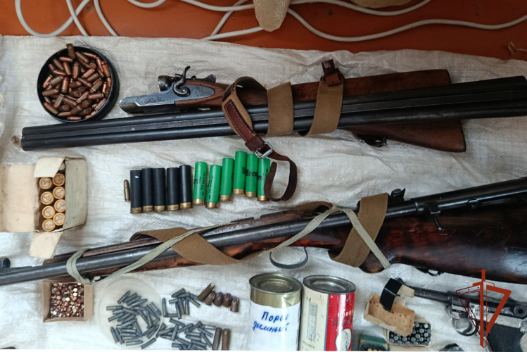 В Росгвардии поблагодарили вахтовика из Кузбасса, добровольно выдавшего арсенал покойного родственника