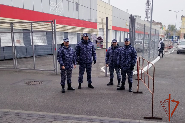 Росгвардейцы обеспечили безопасность матча ВХЛ в Кузбассе