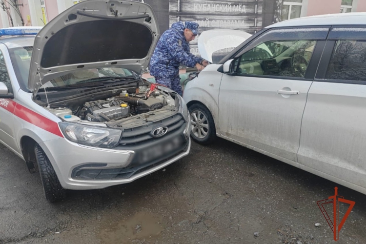 Росгвардейцы помогли юргинской автолюбительнице не опоздать на работу