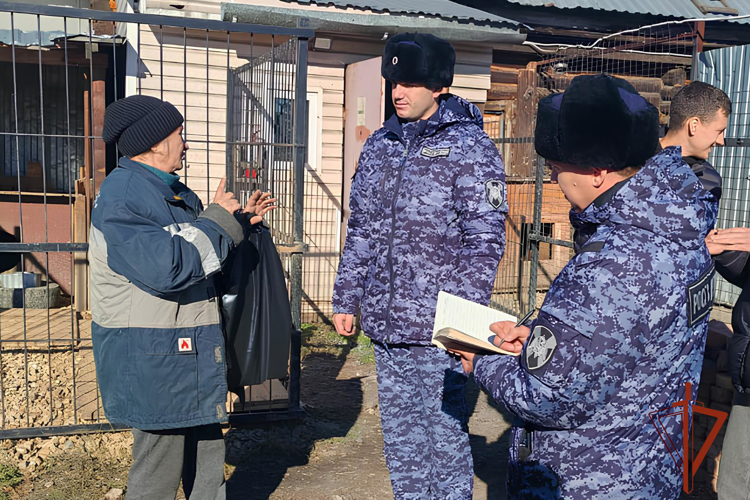 Юргинские росгвардейцы передали помощь в приют для животных