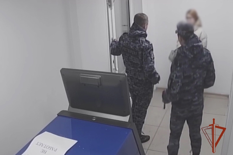 Росгвардейцы помогли студентке из Кузбасса не стать жертвой мошенников (ВИДЕО)