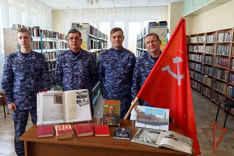 Кузбасские росгвардейцы приняли участие в патриотическом часе