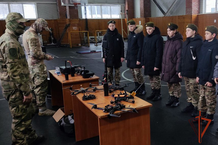 День открытых дверей для школьников прошел в новокузнецком ОМОН «Рубеж» Росгвардии