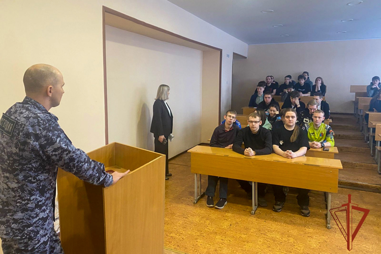 Росгвардейцы провели серию познавательных встреч с кузбасскими студентами