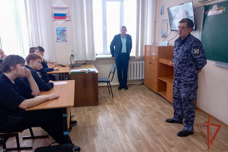 Росгвардейцы провели серию познавательных встреч с кузбасскими студентами