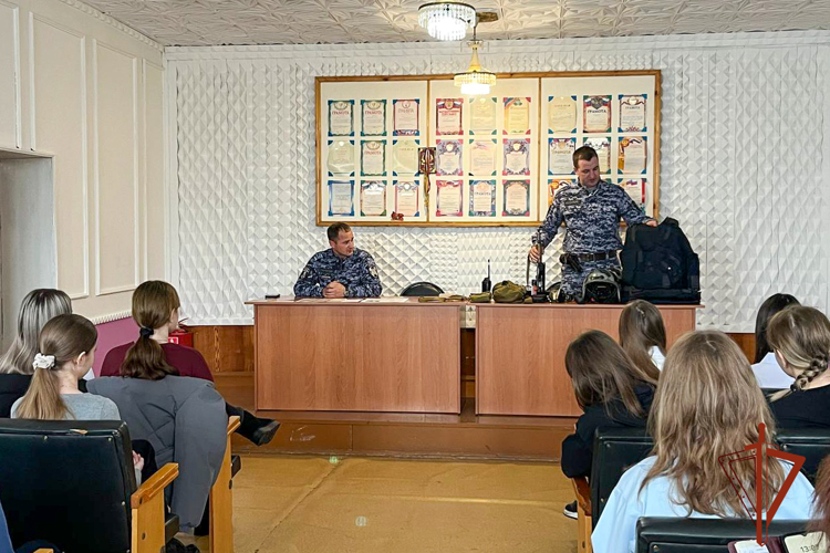 Росгвардейцы рассказали школьникам, как стать защитниками правопорядка