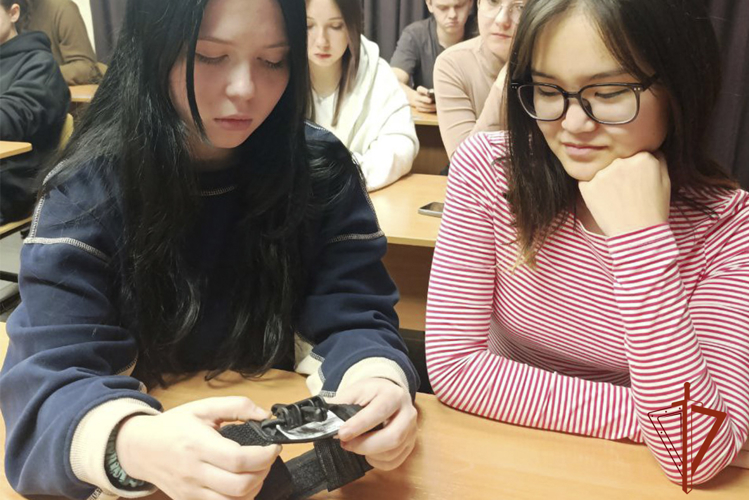 Сотрудник ОМОН «Рубеж» встретился со студентами Кузбасской академии джаза