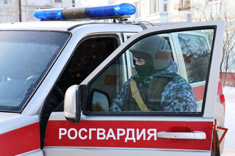 В Кузбассе росгвардейцы защитили бригаду скорой медицинской помощи от агрессивного пациента