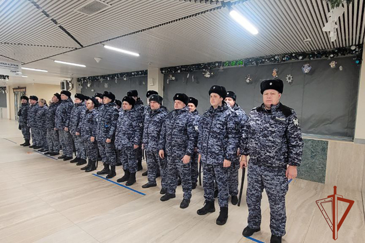 Росгвардейцы обеспечили безопасность спортсменов и зрителей во время матча Чемпионата России по хоккею с мячом