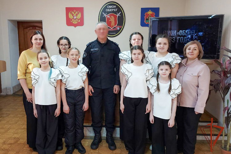 Воспитанницы школы искусств побывали в гостях у ОМОН «Оберег»