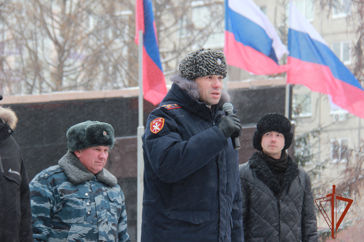 В Кузбассе Росгвардия почтила память участников локальных войн и военных конфликтов