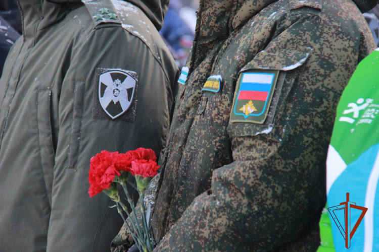 В Кузбассе Росгвардия почтила память участников локальных войн и военных конфликтов