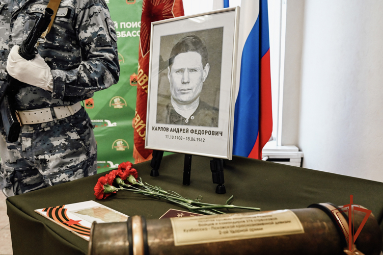 Кадеты Росгвардии приняли участие в передаче личных вещей погибшего красноармейца