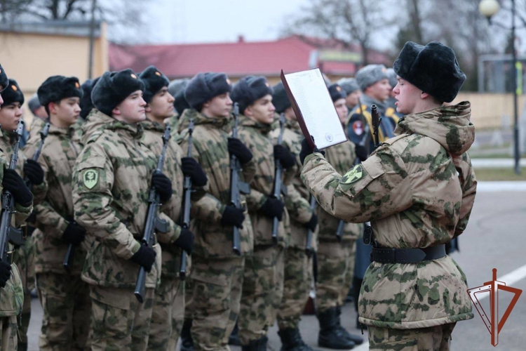 Более 70 новобранцев из Кузбасса приняли военную присягу в легендарной дивизии имени Ф.Э. Дзержинского Росгвардии (ВИДЕО)