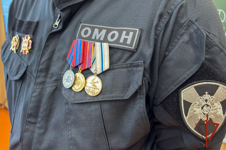 ОМОН «Рубеж» провёл урок мужества для школьников Осинников