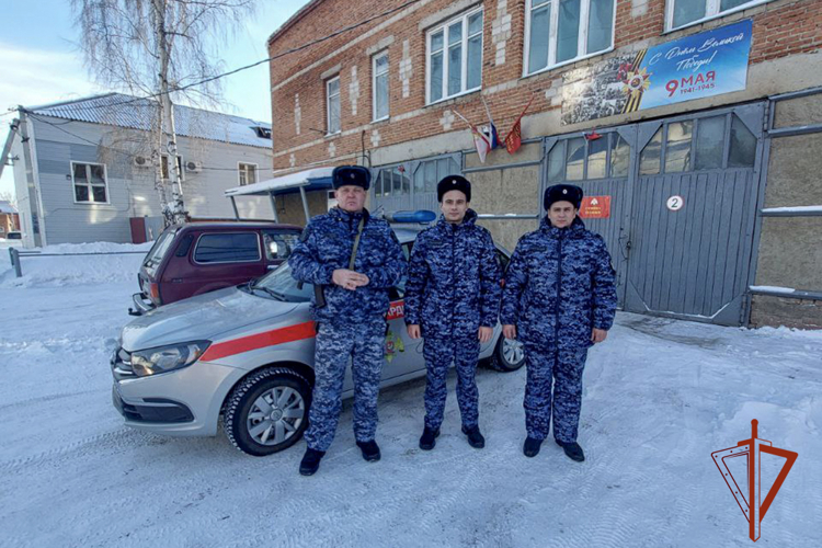 Росгвардейцы оказали помощь участникам ДТП (ВИДЕО)